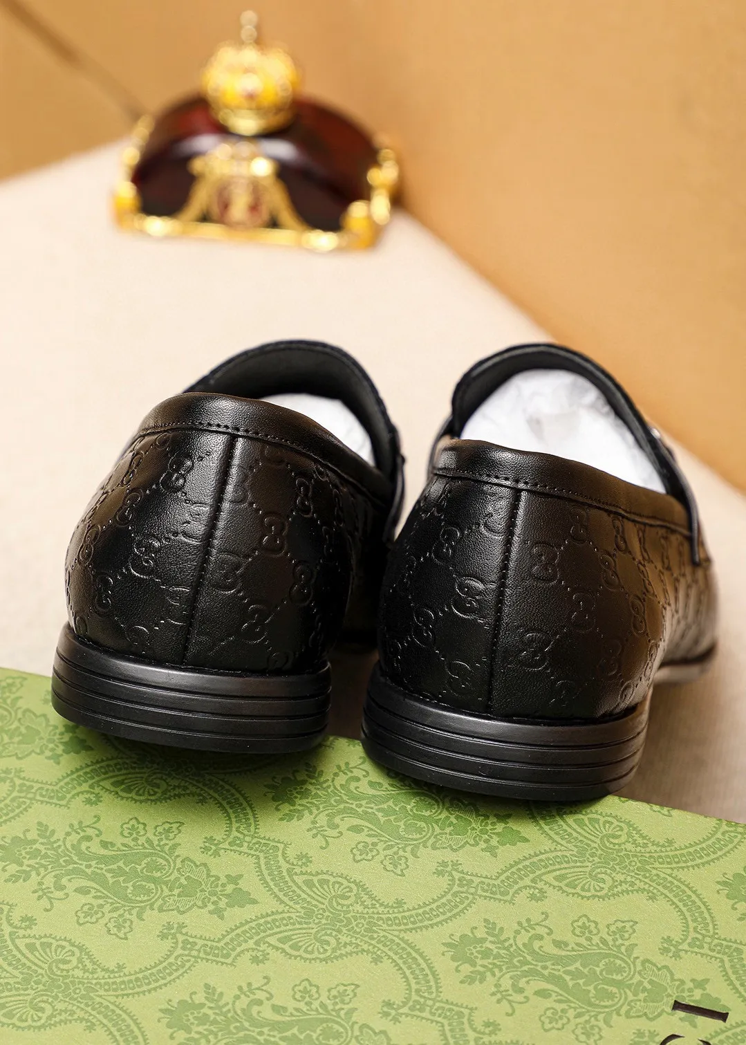 Men's shoes 💰460 💐 Product trademark: GUCCI "Gucci" casual leather shoes Regular size: 39-45 (38.45🉑️customized) Product materials: Selected imported first-layer calfskin embossed upper + luxury hardware buckle, imported cowhide leather lining. Strong three-dimensional visual effect, rubber outsole Color: 1⃣️color optional